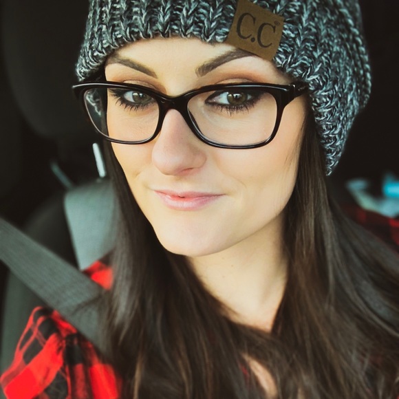 Meet your Posher, Kendie - Picture 1 of 1